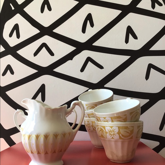 Tea Set - Picture 2 of 10